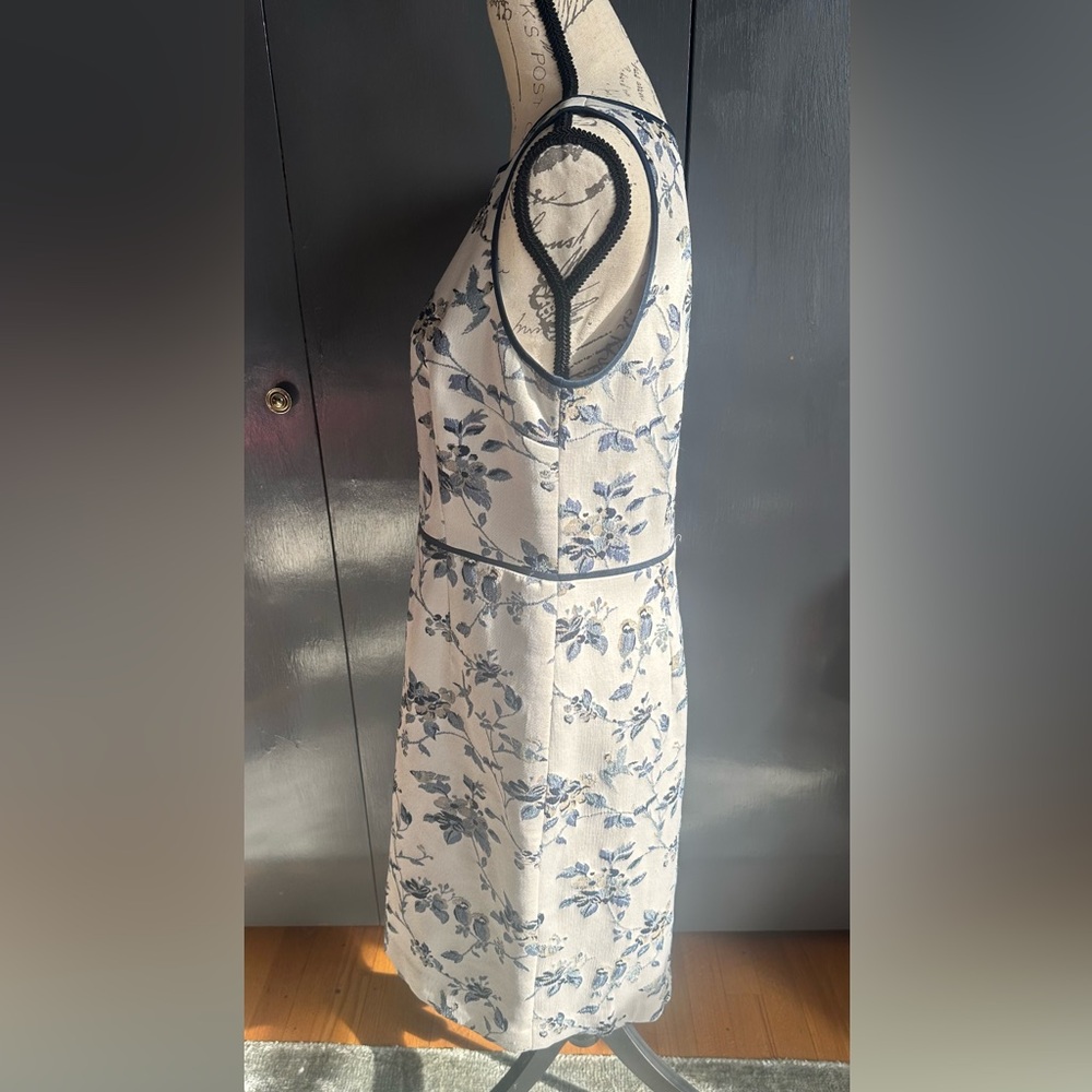 NWOT Sz 10. Ann Taylor Floral & Bird Print Sheath Dress. Beige, silver, navy - Picture 5 of 12